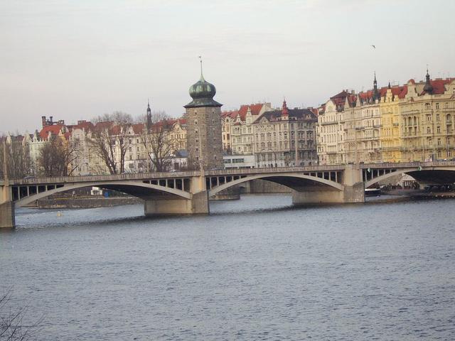 Один из многих мостов